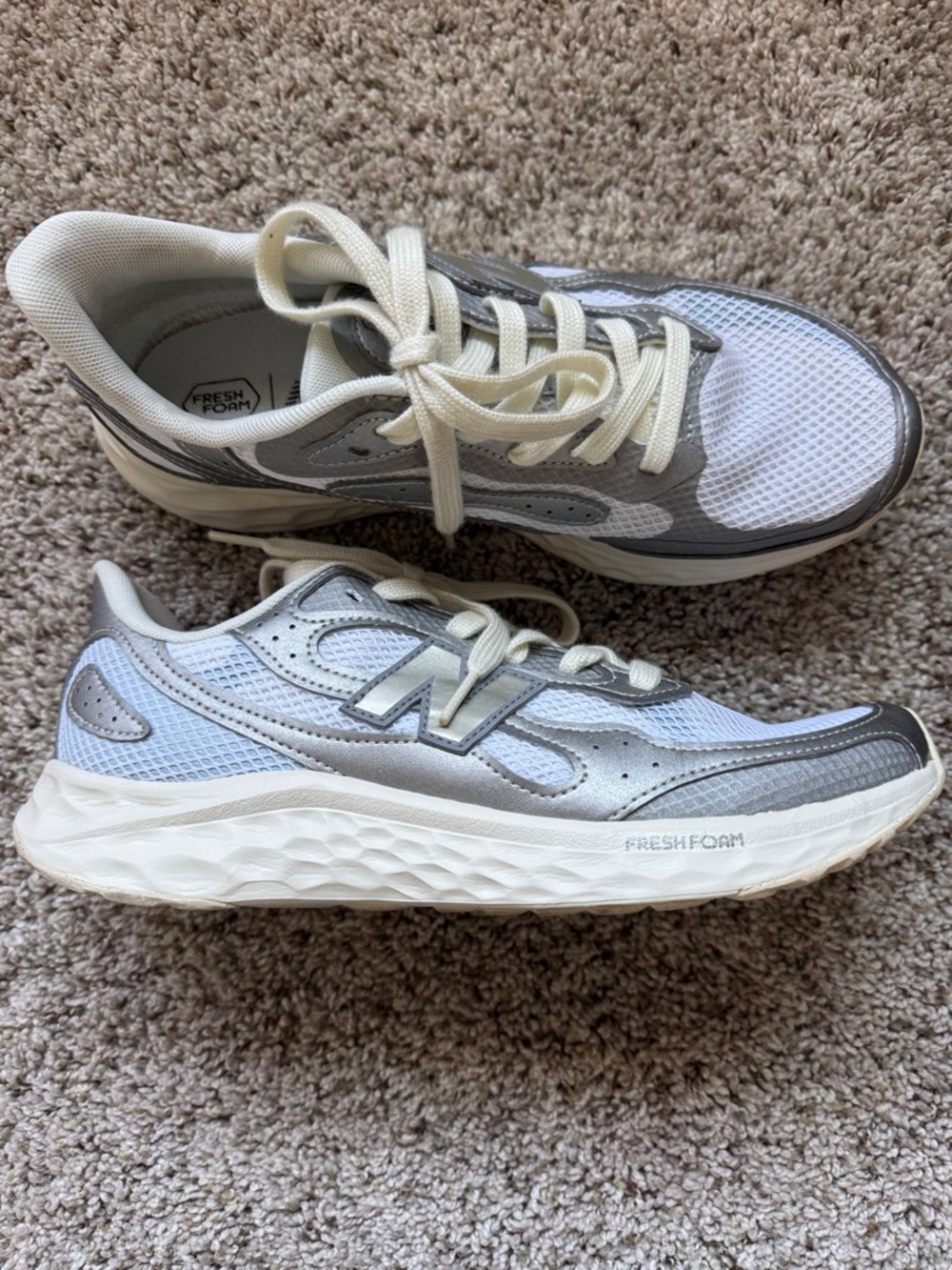 New Balance White and Silver Fresh Foam Arishi v4 Athletic Sneakers 10B